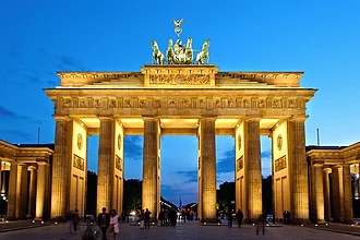 brandenburger tor abends.jpg